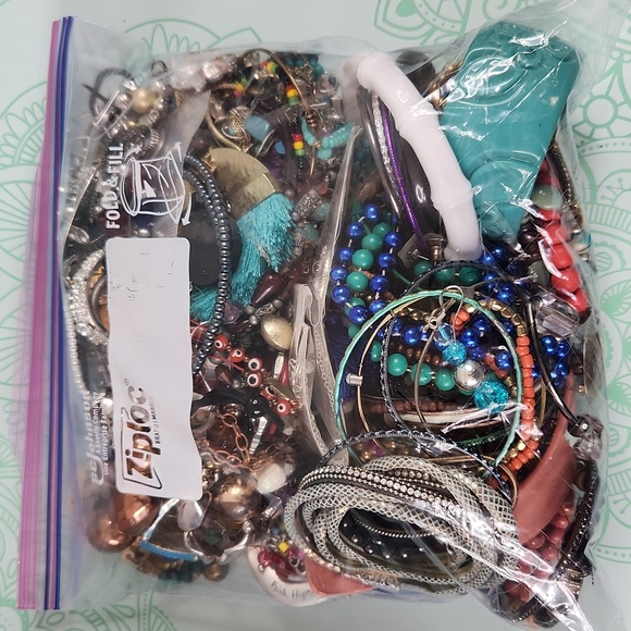 4lb Mystery Craft Broken Jewelry Loose Beads Lot PRICE FIRM - CANNOT BE BUNDLED - Picture 2 of 8